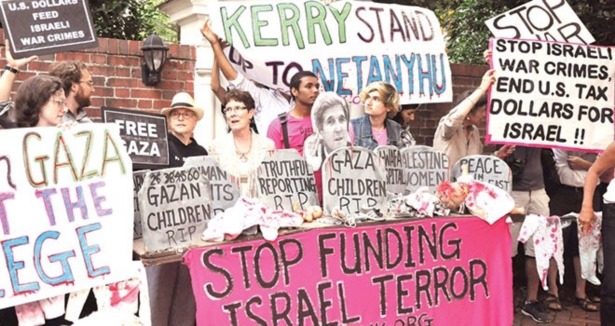 Kerry''ye evinde protesto