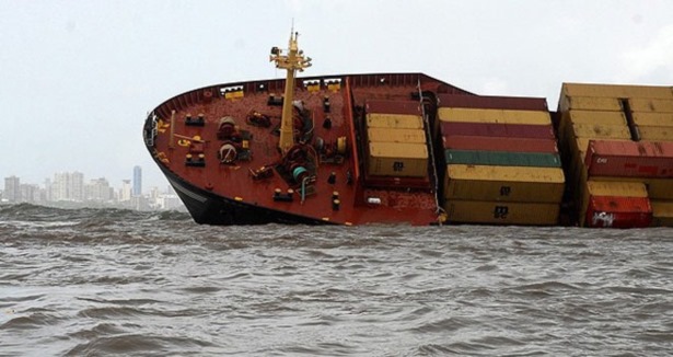 Hindistan'da gemi kazası