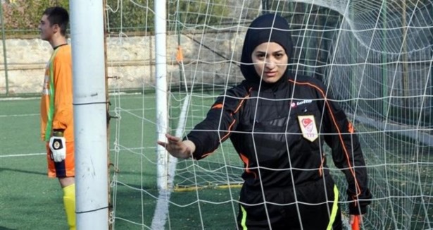 İşte Türkiye'nin ilk başörtülü hakemi
