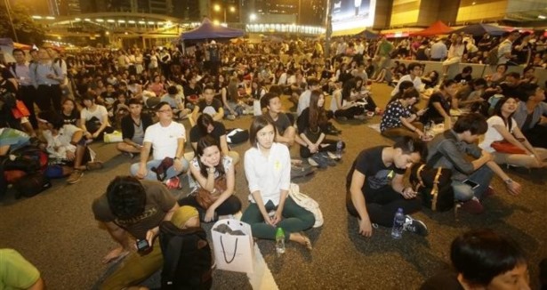 Hong Kong'daki gösteriler kontrolden çıktı