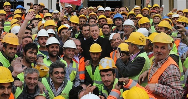 Erdoğan işçilerle fotoğraf çekildi