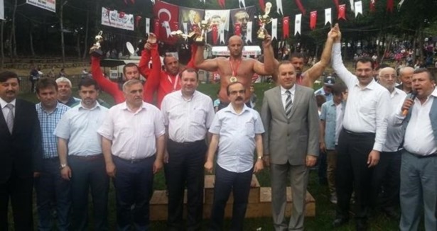 Hendek'te başpehlivan Ahmet Kavakçı