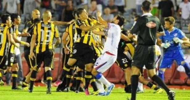 Dostluk maçında kavga: Dokuz futbolcu göz altında!