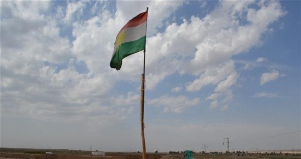 Kürt gruplar Kobani'de bayrak dikti
