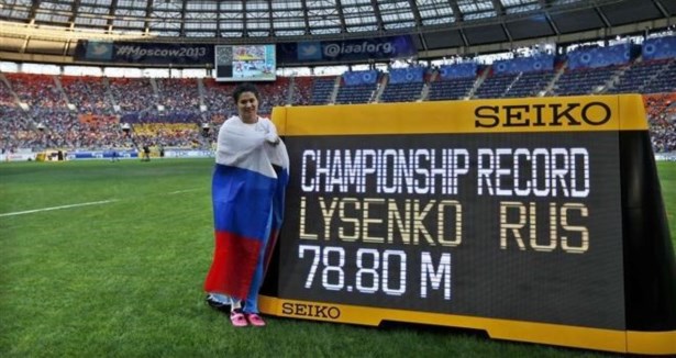 Kadınlar çekiç atmada zafer Rus Lysenko'nun