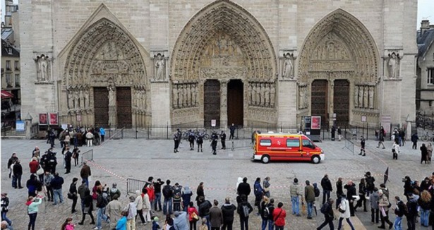 Ünlü tarihçi katedralde intihar etti