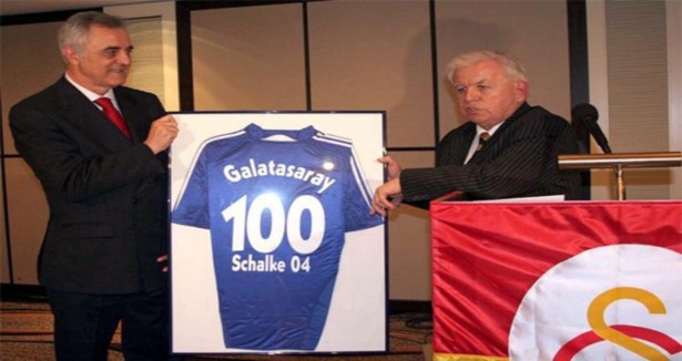 Schalke başkanı Galatasaray taraftarı!