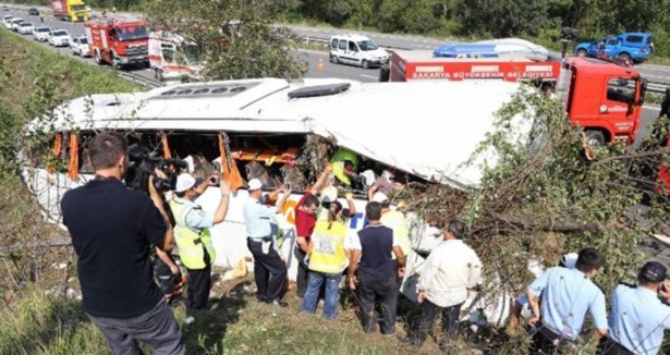 Yolcu otobüsü devrildi: 40 yaralı