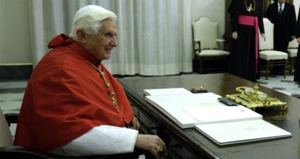 Papa 16. Benedict Twitter'dan kutsadı