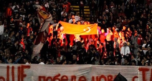 Fenerbahçe'ye küfredip Türk bayrağı yaktılar