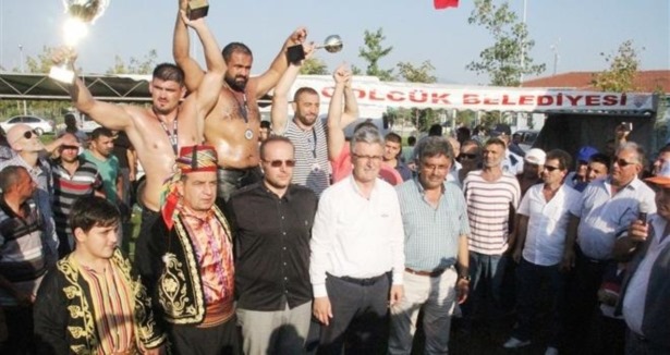 Gölcük'te başpehlivan Mehmet Yeşil Yeşil