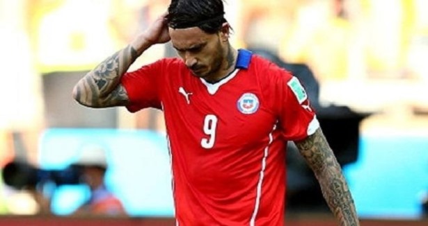 Şilili futbolcuya saldıran görevliye ceza