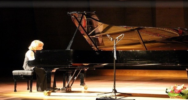 İdil Biret'ten UNESCO'da piyano resitali