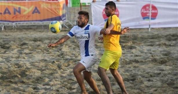 Plaj futbolunda şampiyon 'Polisler' oldu