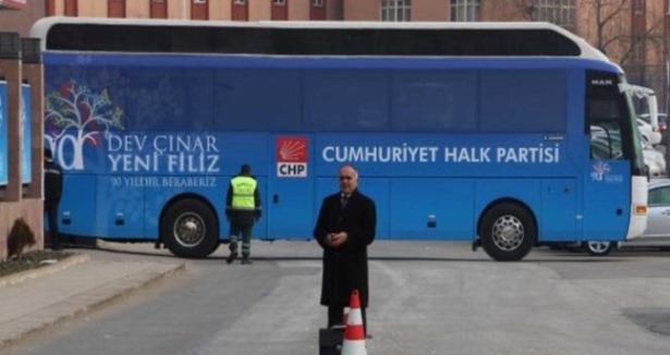CHP Genel Merkezi'nde 'Duran aday' eylemi