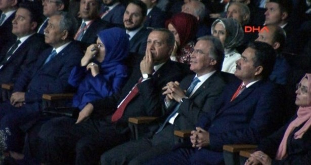 Emine Erdoğan gözyaşlarını tutamadı