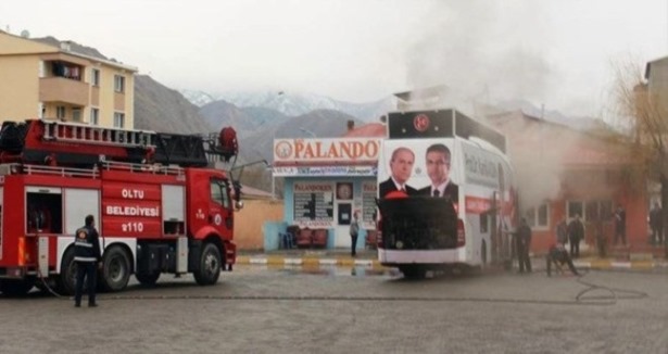 MHP'nin seçim otobüsü yandı!