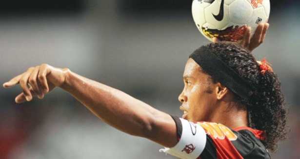 Ronaldinho'nun engeli kalmadı