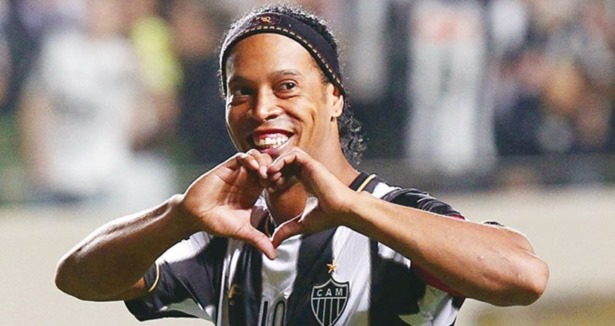 Ronaldinho aşkı alevlendi