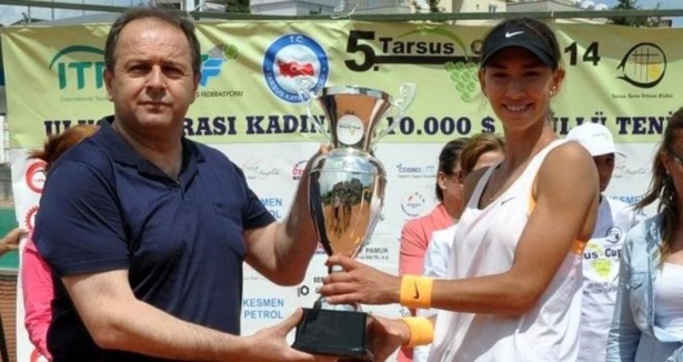 Rus tenisçiden duygulandıran davranış