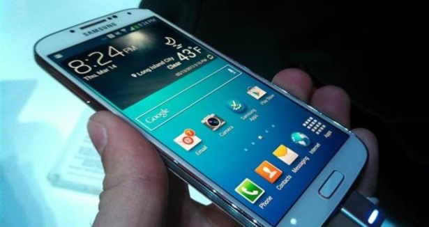 Samsung'un yeni amiral gemisi Galaxy S4 rekor kırd