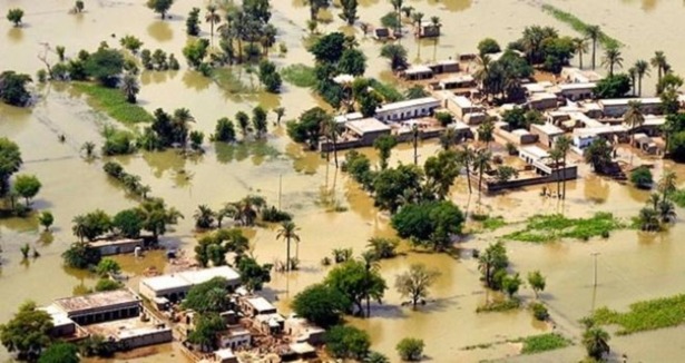 Pakistan'da sel 5 milyon kişiyi etkiledi