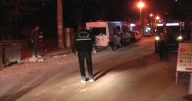 Polis aracına ses bombalı saldırı