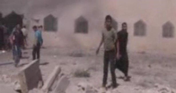 Esed ordusu Halep'te cami bombaladı