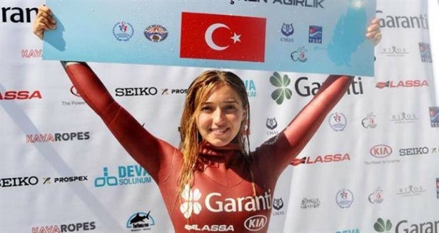 Turkish diver breaks world record