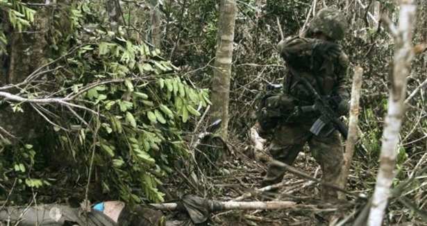 Kolombiya'da askere saldırı: 10 ölü