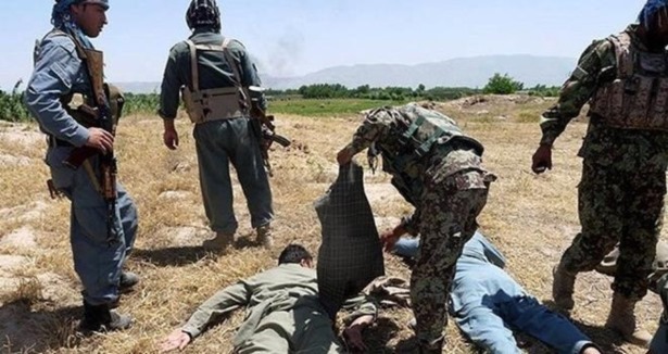 Taliban 2 polisi öldürdü