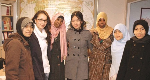 Renkler farklı gönüller bir