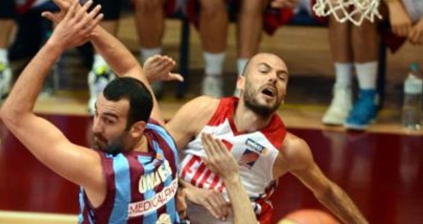 Trabzon son düzlükte yıkıldı