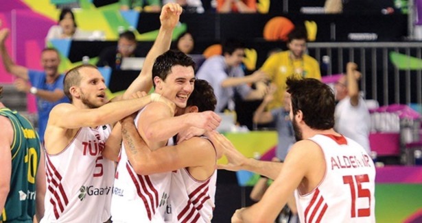 Devler Emir'le çeyrek finale