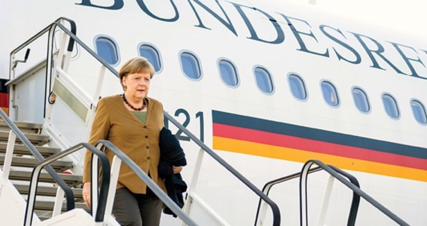 Merkel''e uçak şoku