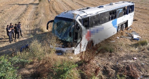 Yolcu otobüsü şarampole devrildi: 2'si ağır 42 yar