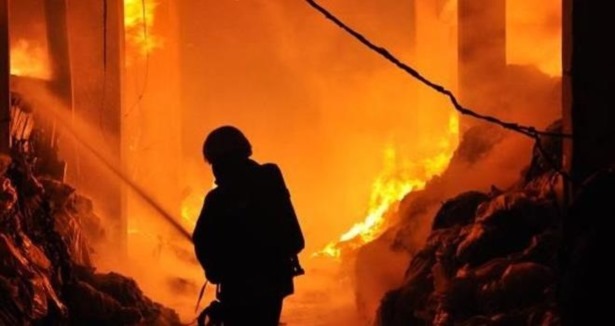 Alışveriş merkezindeki yangın 800 dükkanı kül etti