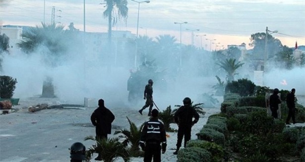 Politik tansiyon Tunus''u da böldü