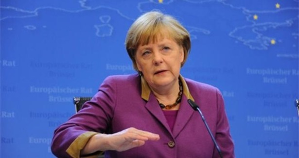 Merkel düştü