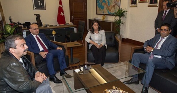Akdoğan HDP'lilerle bir araya geldi
