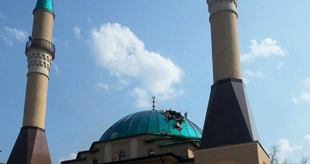 İstanbul Ahat Camisi'ne havan topu isabet etti