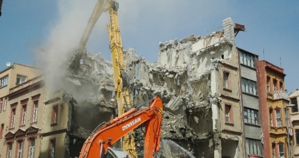 Beyoğlu Emniyeti''nin eski binası yıkıldı