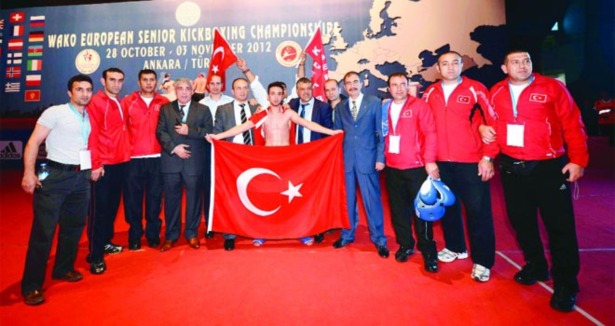 Kick Boks''ta 3 altın daha