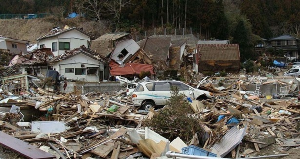 Japonya'da  depremin ardından tsunami 