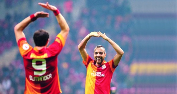 Galatasaray güle oynaya