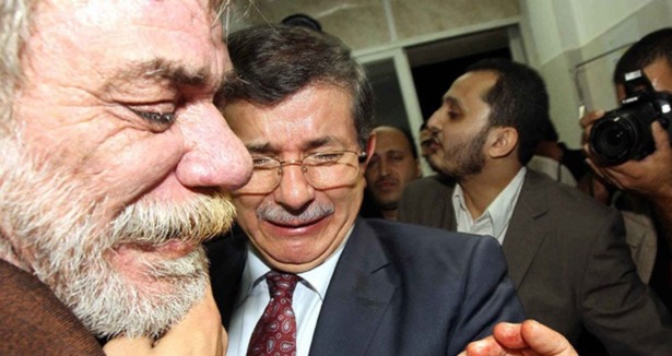 Davutoğlu'nu ağlatan baba konuştu