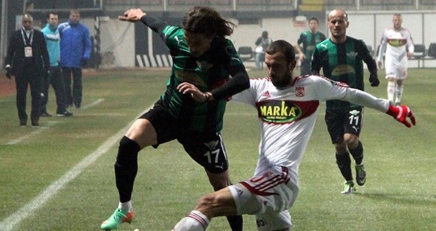 Akhisar evinde kazandı