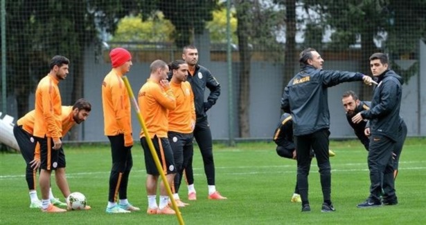 Galatasaray'a 2 oyuncudan müjdeli haber