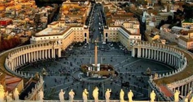 Vatikan meydanında kendini yaktı