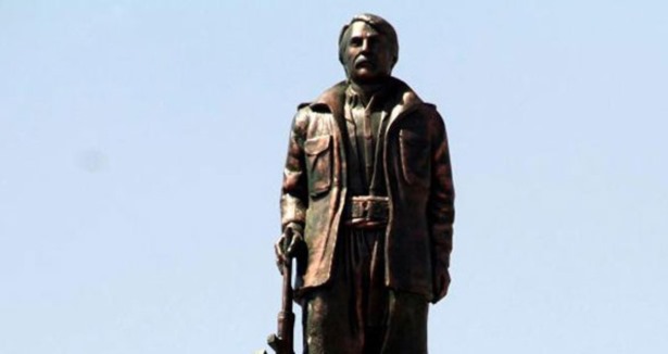 PKK'lının heykeli yıkıldı